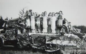 Yarmouth Carnival Brownie Float ' Christmas Crackers':1950