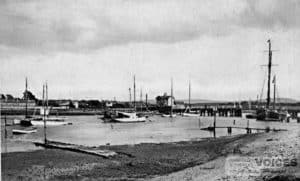 Yarmouth harbour showing old bridge 1930s